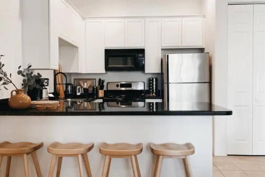 Apartment The Monarch - Chic 1br Pools And Views In Old Town *
