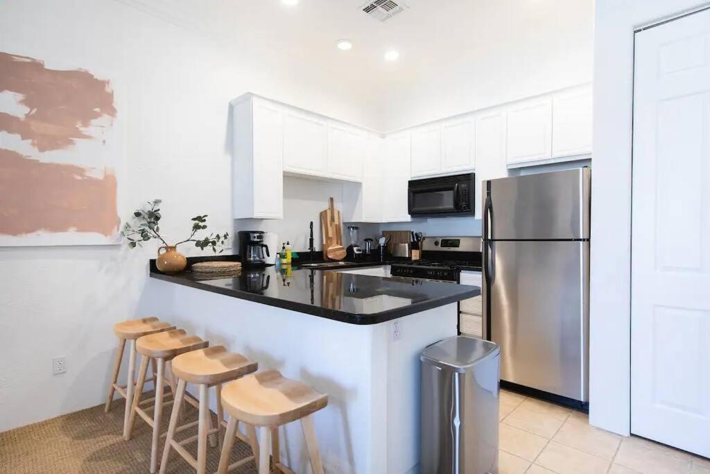 The Monarch - Chic 1br Pools And Views In Old Town Apartment La Quinta